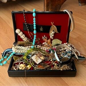 Vintage Estate Gold Jewelry Lot 45 Pieces Monet Sarah Coventry Chain Mixed Boho